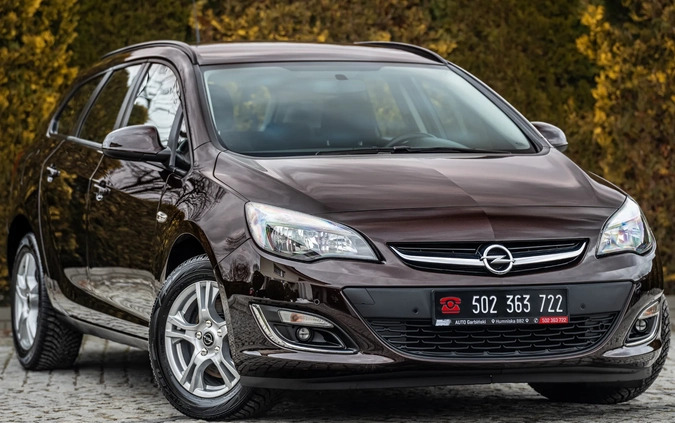 Opel Astra cena 31900 przebieg: 159000, rok produkcji 2014 z Brzozów małe 742